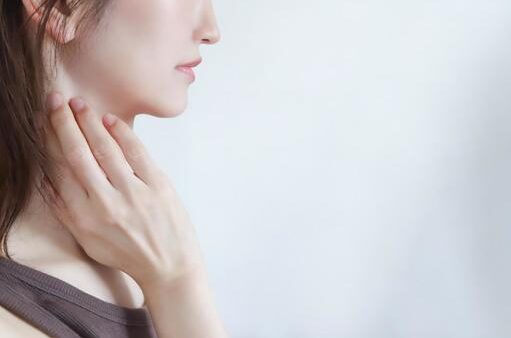 お顔のたるみの原因！実は頭と首も関係していた？！