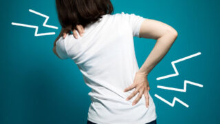 腰が痛いときにお腹を押すと楽になる？理由を解説！
