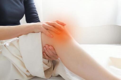 膝の曲げ伸ばしが硬い・痛い理由のひとつ。膝蓋上嚢の硬さをケアして解消へ！